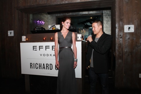 Hilary Rhoda in Richard Chai with the designer